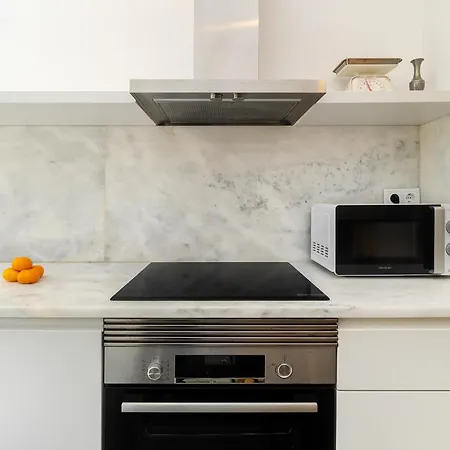 Апартаменти Whome Bright Modern In The Heart Of Alvalade