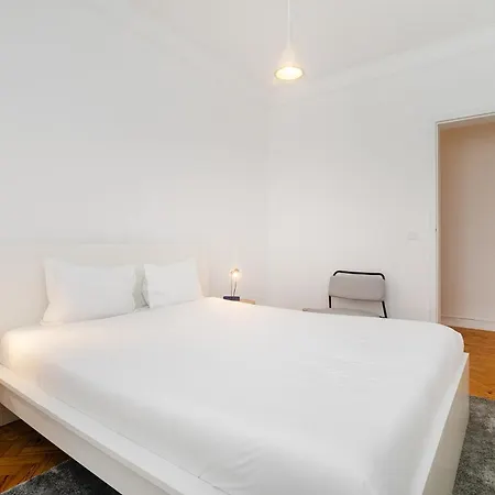Whome Bright Modern In The Heart Of Alvalade Апартаменти *